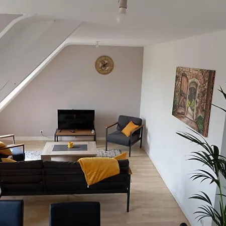 Apartment 5 People *